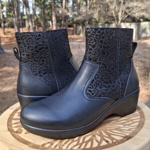 Alegria Scarlett Black Leather Cowboy Wedge Faux Fur Lined Side Zip Ankle Boot